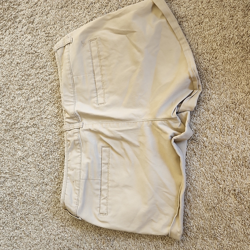 American eagle cream colored shorts Size 6 - Picture 2 of 4
